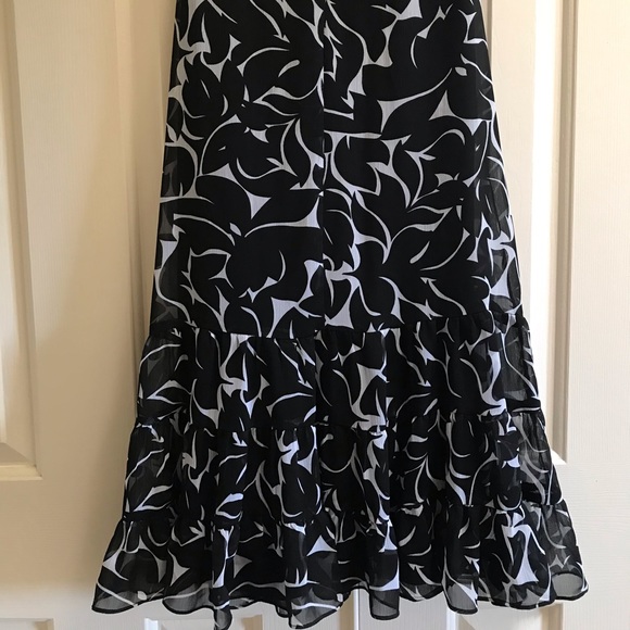 Beautiful black dress with floral pattern! - Picture 2 of 3
